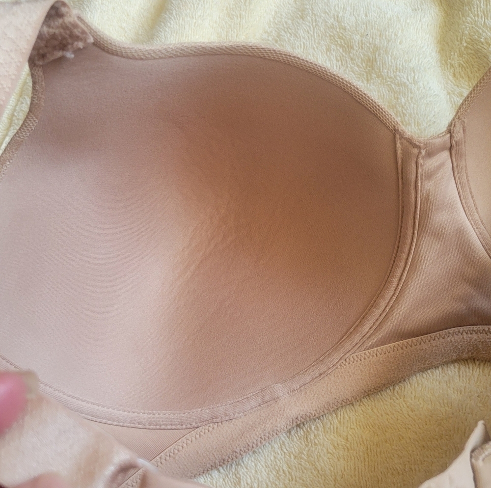 Vanity Fair Lace-Detail Wireless Bra in Nude - Picture 5 of 7